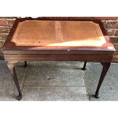 84 - A mahogany side table with hinged top to reveal twelve-setting canteen of Sheffield silver-plated cu... 