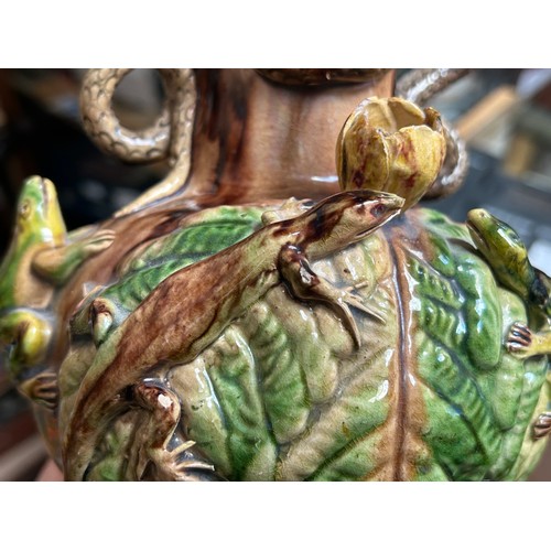 41 - A late 19th / 20th Century Portuguese Palissy-style vase, possibly Marfra Caldas, Majolica, decorate... 