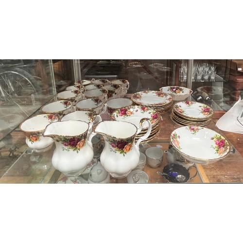 49 - A 35-piece Royal Albert ‘Old Country Roses’ pattern part tea service, comprising cups, saucers and p... 