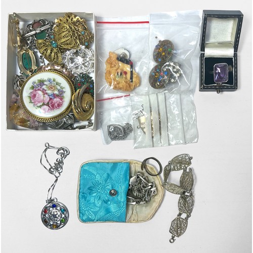 258 - A quantity of assorted silver and costume jewellery, to include, a silver ring set with a large face... 