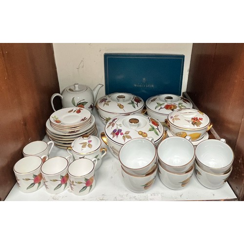 50 - An extensive Royal Worcester ‘Evesham’ pattern tea, coffee and dinner service comprising serving dis... 