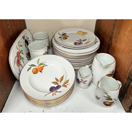 50 - An extensive Royal Worcester ‘Evesham’ pattern tea, coffee and dinner service comprising serving dis... 