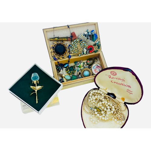 261 - An assortment of costume jewellery, including a Trifari owl brooch, a Swarovski brooch, freshwater p... 