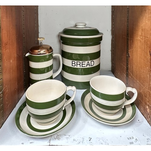 15 - A 'Cloverleaf' pottery green-striped bread crock and cover, together with a matching coffee cafetier... 