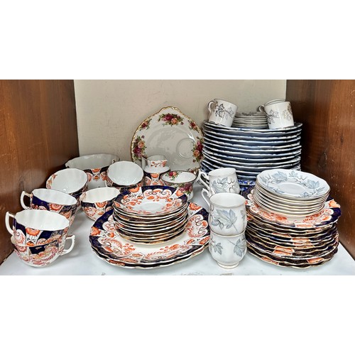 34 - A collection of mixed ceramics, comprising, a part tea service, decorated with hand-painted red flow... 