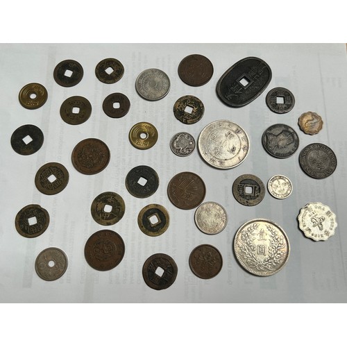 255 - A box of British and foreign coins mostly 20th century but there are some later and a number of earl... 