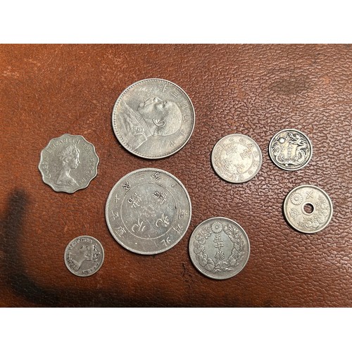 255 - A box of British and foreign coins mostly 20th century but there are some later and a number of earl... 