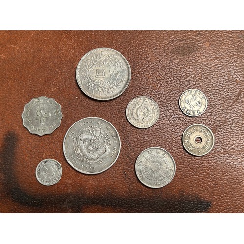 255 - A box of British and foreign coins mostly 20th century but there are some later and a number of earl... 