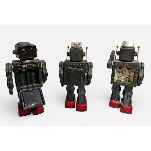 484 - Horikawa of Japan, three various unboxed battery operated tinplate fighting gear robots, ‘Machine Ro... 