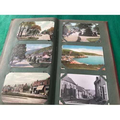 252 - A full album containing approximately 200 standard-size topographical English postcards, mainly in g... 