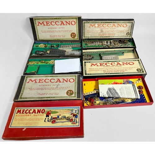 556 - Seven various boxed Meccano Accessory Outfit kits, comprising, 0a, 2a variations, and 3a variations,... 