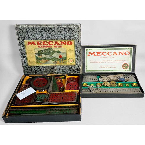 556 - Seven various boxed Meccano Accessory Outfit kits, comprising, 0a, 2a variations, and 3a variations,... 