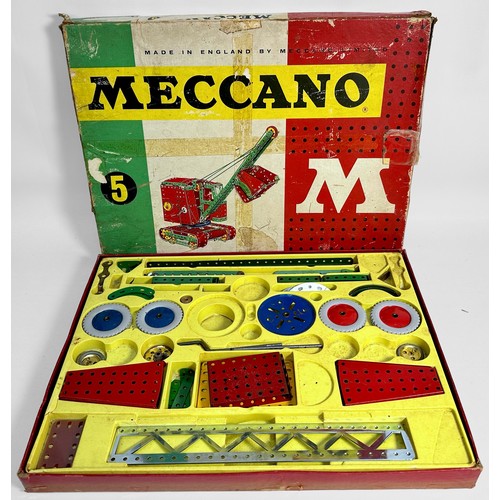 558 - Five various boxed Meccano outfit kits, comprising, 2 x set no. 7, no. 3, no. 0, Mechanisms Outfit, ... 