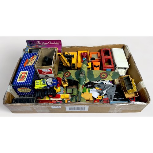 569 - Approximately forty assorted loose die-cast scale model vehicles, comprising Corgi, Britains, Matchb... 