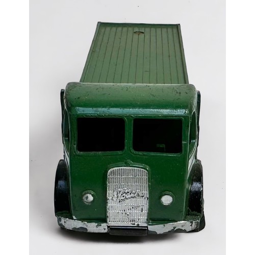 568 - A boxed Dinky Supertoys 502 Foden Flat Truck, green cab and flat truck with silver flashes, black ch... 