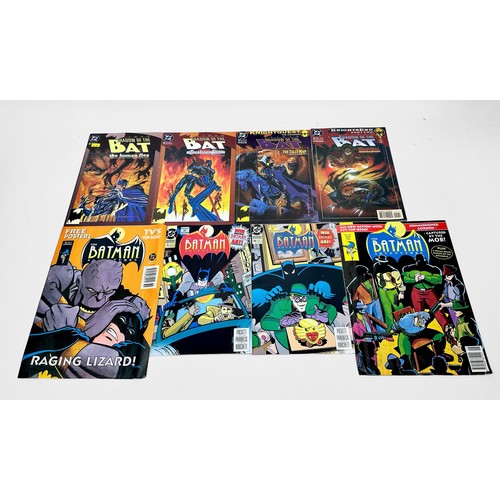 418 - A collection of thirty-two various DC comics and Titan Books featuring Batman, comprising issues fro... 