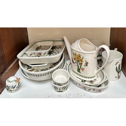 30 - A large collection of Portmeirion ‘Botanic Garden’ tea and dinner service wares, comprising, dinner ... 