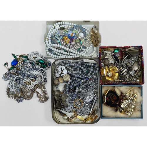 171 - An assortment of various costume and silver jewellery, including simulated pearls, amethyst bead nec... 