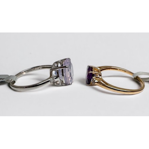 157 - A 10ct yellow gold dress ring, set with a round faceted amethyst to the centre, and three small diam... 