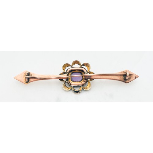 207 - A 15ct yellow gold large bar brooch set with amethyst and seed pearls to the centre, in a daisy desi... 