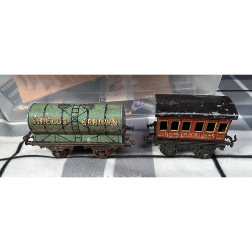 727 - A collection of assorted tinplate ‘O’ gauge railway including two locomotives, probably Bing and a s... 