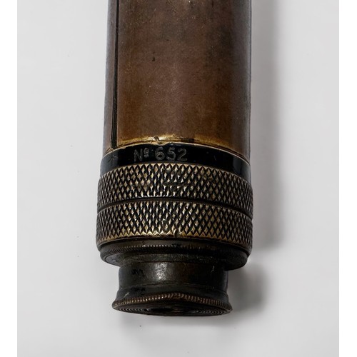 407 - A WW1 Admiralty Pattern sighting telescope, x15 magnification, single leather-bound brass tube, rear... 