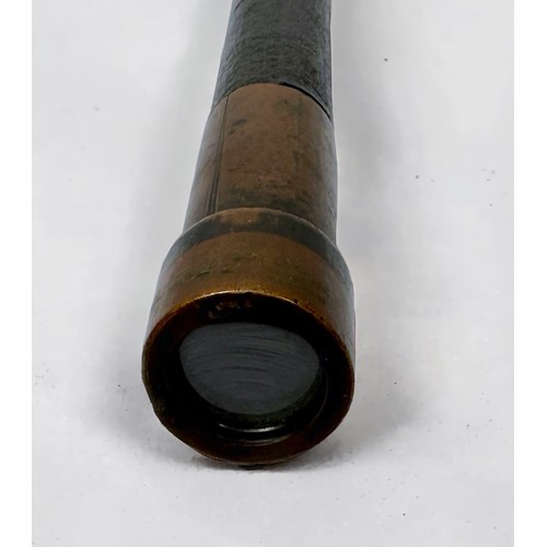 407 - A WW1 Admiralty Pattern sighting telescope, x15 magnification, single leather-bound brass tube, rear... 