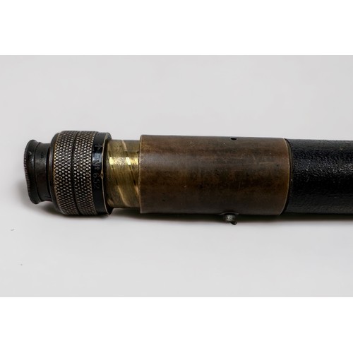 407 - A WW1 Admiralty Pattern sighting telescope, x15 magnification, single leather-bound brass tube, rear... 