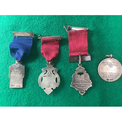 125 - Various medallions, a number of which relate to education long service and school attendance, two Ro... 