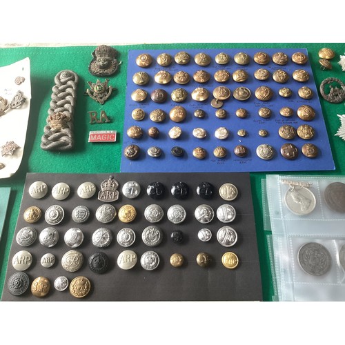 402 - A box of military badges; military, police and civilian buttons and various medallions (see last pho... 