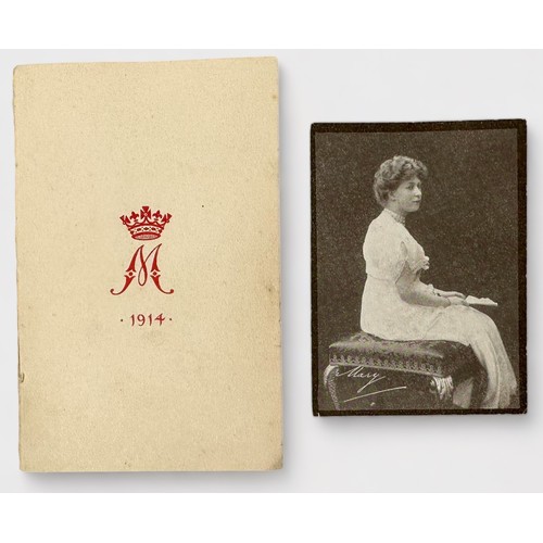 469 - A WWI Princess Mary 1914 Christmas brass gift tin with partial contents, including three cigarettes ... 