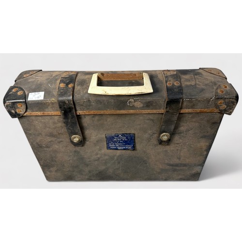 467 - A Dolland of London x15 magnification three-drawer brass telescope with leather-covered main tube, 4... 