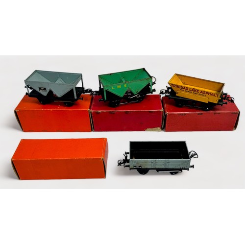 234 - A collection of thirteen Meccano Hornby tinplate ‘O’ gauge wagons, the eight boxed examples includin... 