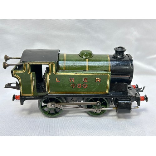 220 - Various Hornby Series ‘O’ Gauge: comprising LNER 0-4-0 Clockwork Loco (working,) NE Brake Wagon, Cat... 