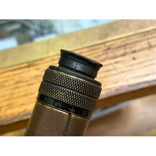 407 - A WW1 Admiralty Pattern sighting telescope, x15 magnification, single leather-bound brass tube, rear... 