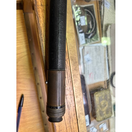 407 - A WW1 Admiralty Pattern sighting telescope, x15 magnification, single leather-bound brass tube, rear... 