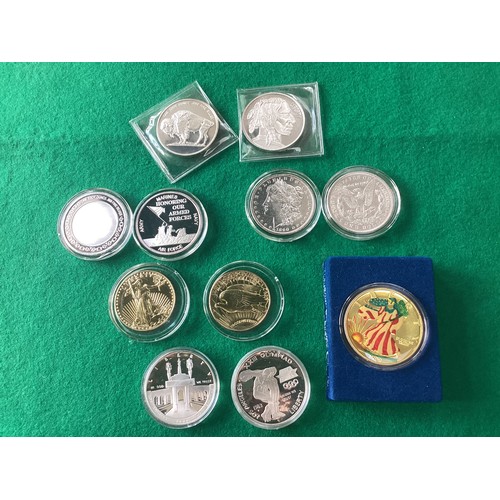 302 - A quantity of commemorative, silver and other USA coins, all in our first photo. This lot includes t... 