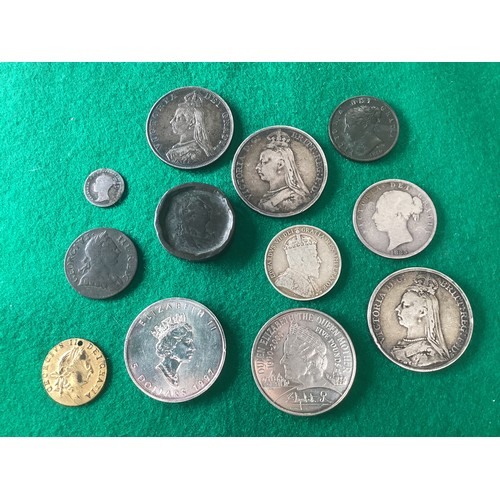 305 - A collection of mainly UK coins, with some silver, and a few foreign banknotes. Our 2nd and 3rd phot... 