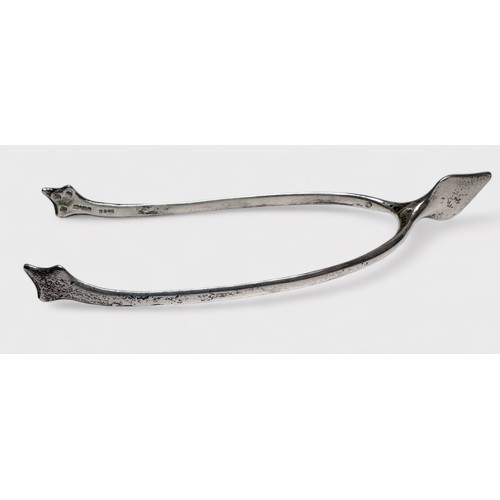 92 - A pair of Scottish provincial wishbone silver sugar tongs, by William Robb, Ballater, with Edinburgh... 