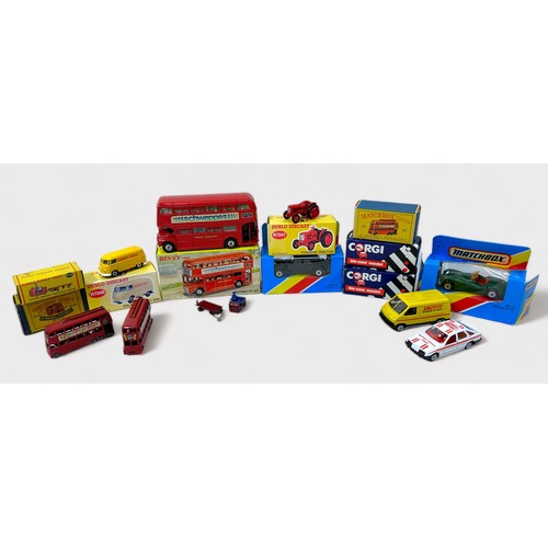 467 - A small quantity of boxed die-cast scale model vehicles, comprising Matchbox, Dinky, Corgi, etc., to... 