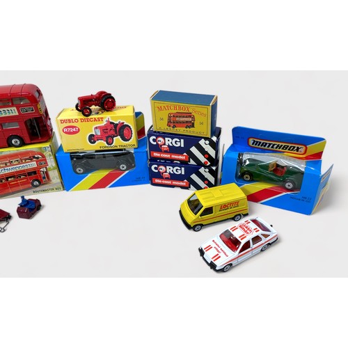 467 - A small quantity of boxed die-cast scale model vehicles, comprising Matchbox, Dinky, Corgi, etc., to... 