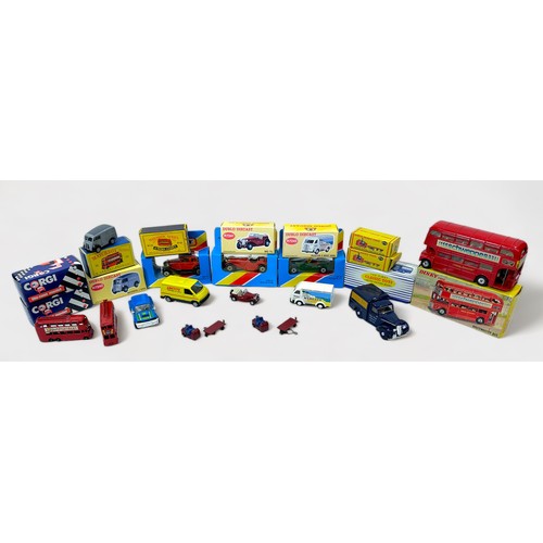 466 - A small quantity of boxed die-cast scale model vehicles, comprising Matchbox, Dinky, Corgi, etc., to... 