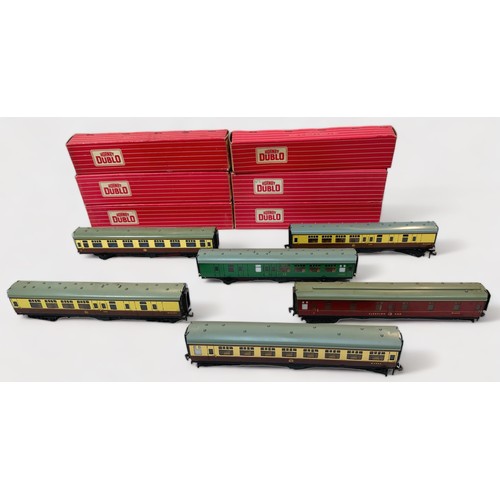 477 - Thirteen various boxed Hornby-Dublo rolling stock, corridor coaches, restaurant car, passenger brake... 