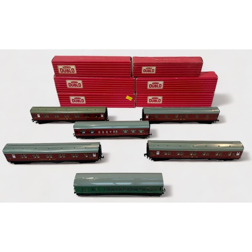 479 - Ten various boxed Hornby-Dublo rolling stock, coaches and sleeping cars, etc., to include, 4026 S.R.... 