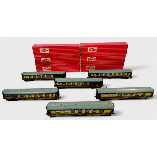 476 - A collection of fourteen boxed Hornby-Dublo chocolate & cream Pullman Cars, comprising, four 4035 ‘A... 