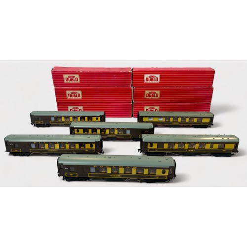 476 - A collection of fourteen boxed Hornby-Dublo chocolate & cream Pullman Cars, comprising, four 4035 ‘A... 