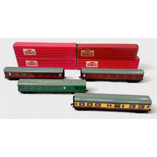 480 - Ten various boxed Hornby-Dublo rolling stock, coaches and sleeping cars, etc., to include, 4049 B.R.... 