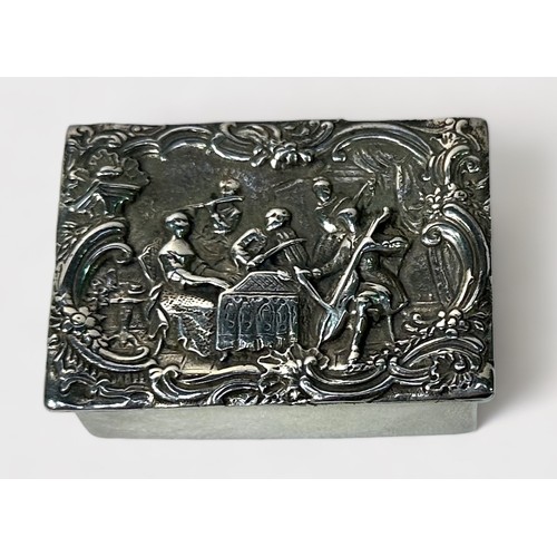 111 - An Elizabeth II silver snuff box, of rectangular form, the hinged lid decorated in relief with a fiv... 