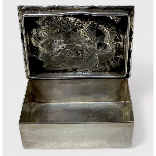 111 - An Elizabeth II silver snuff box, of rectangular form, the hinged lid decorated in relief with a fiv... 