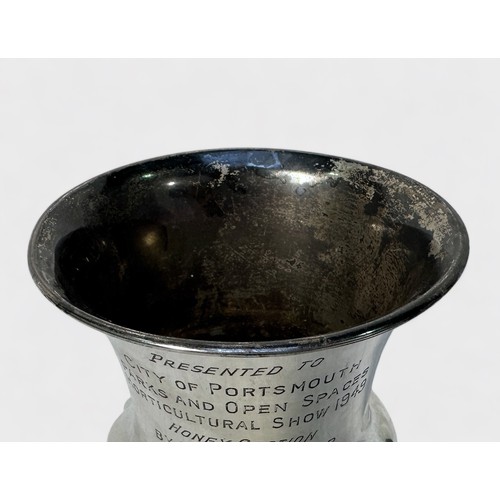 113 - A William IV silver trophy cup, possibly by Bravingtons Ltd, with local horticultural provenance, wi... 